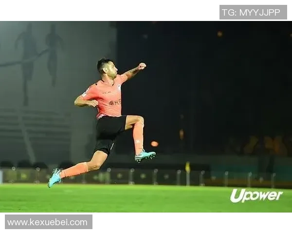 香港足球传奇人物回顾：从李辉立到乔辉，见证足球荣耀与风云变幻